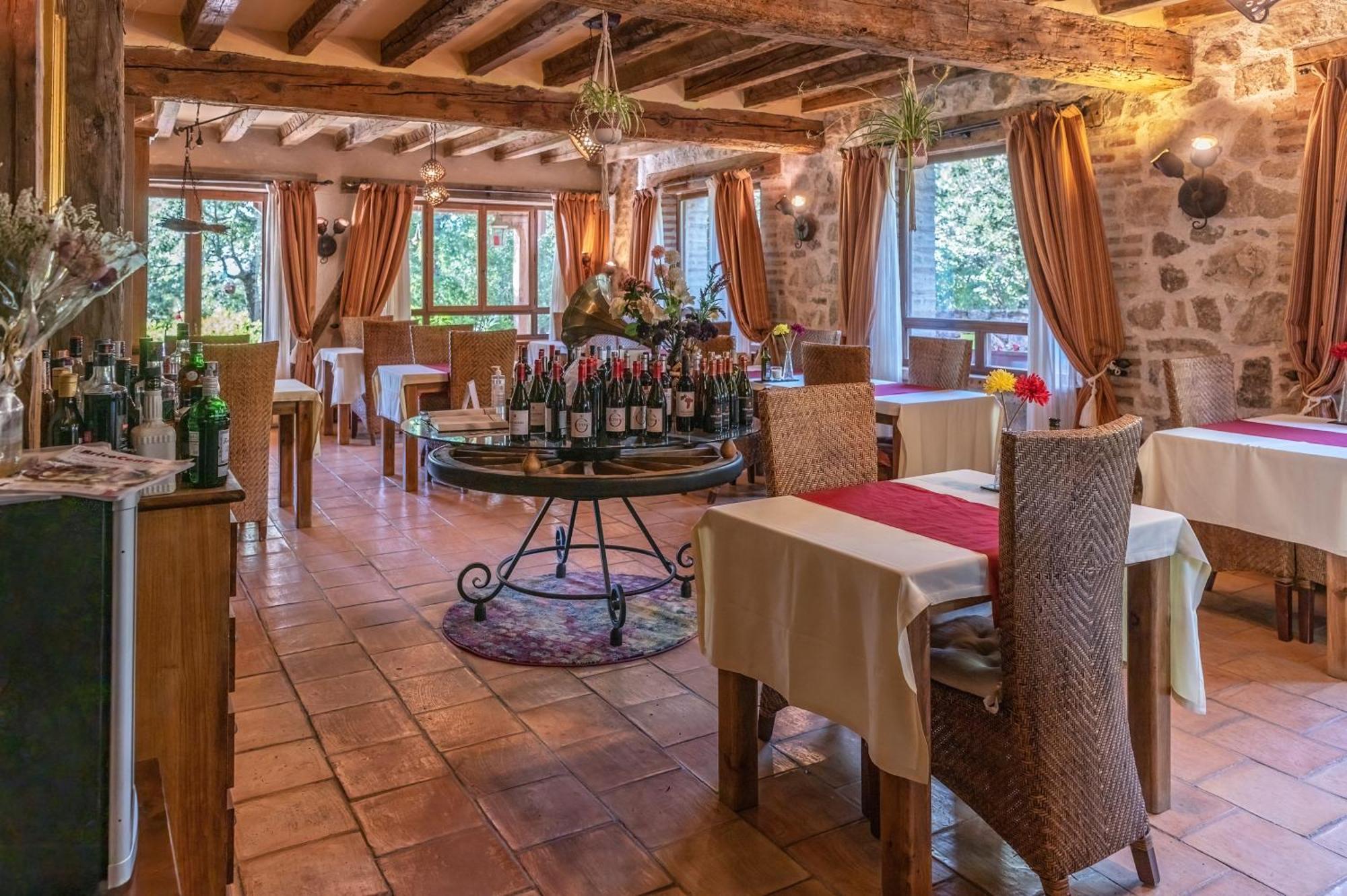 Posada Restaurante Fuenteplateada Collado Hermoso Ngoại thất bức ảnh